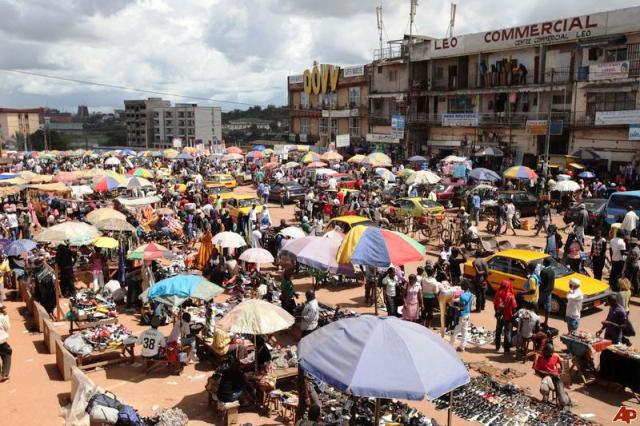 MARCHÉ MOKOLO