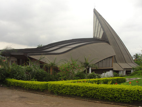 BASILIQUE REINE DES APÔTRES DE MVOLYE